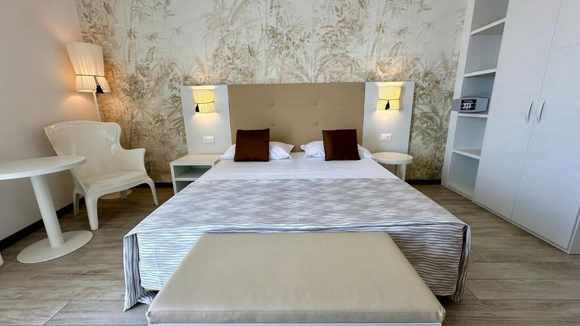 Hotel Nizza Frontemare Superior 3 Stelle Τζεσόλο Λίντο