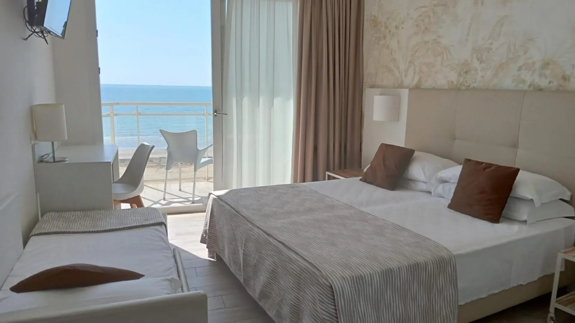 Hotel Nizza Frontemare Superior 3 Stelle Τζεσόλο Λίντο