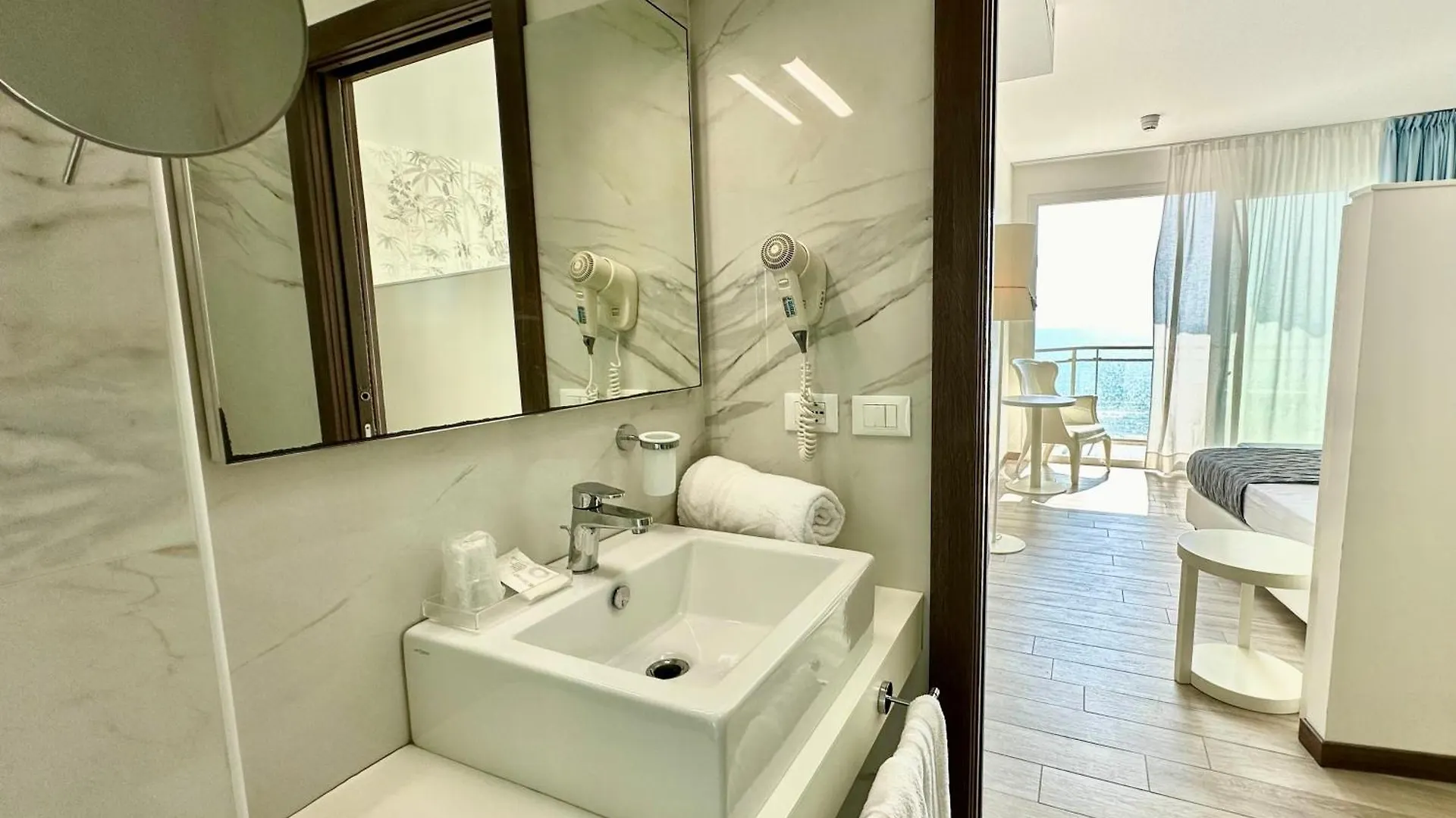 ***  Hotel Nizza Frontemare Superior 3 Stelle Lido di Jesolo Italy