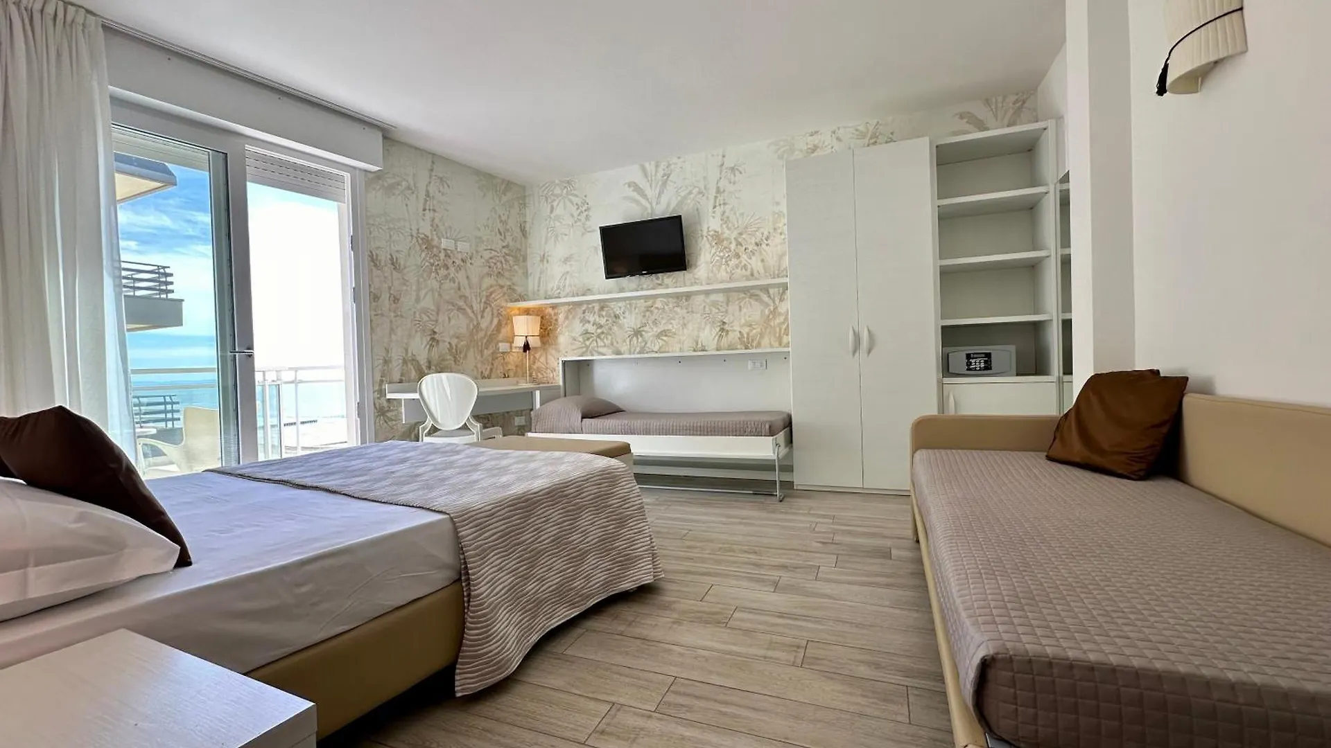Hotel Nizza Frontemare Superior 3 Stelle ليدو دي يسولو إيطاليا