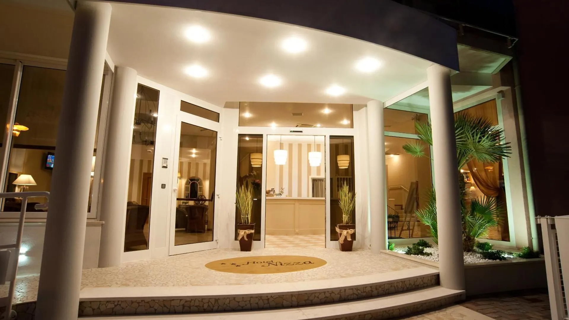 Hotel Nizza Frontemare Superior 3 Stelle ليدو دي يسولو