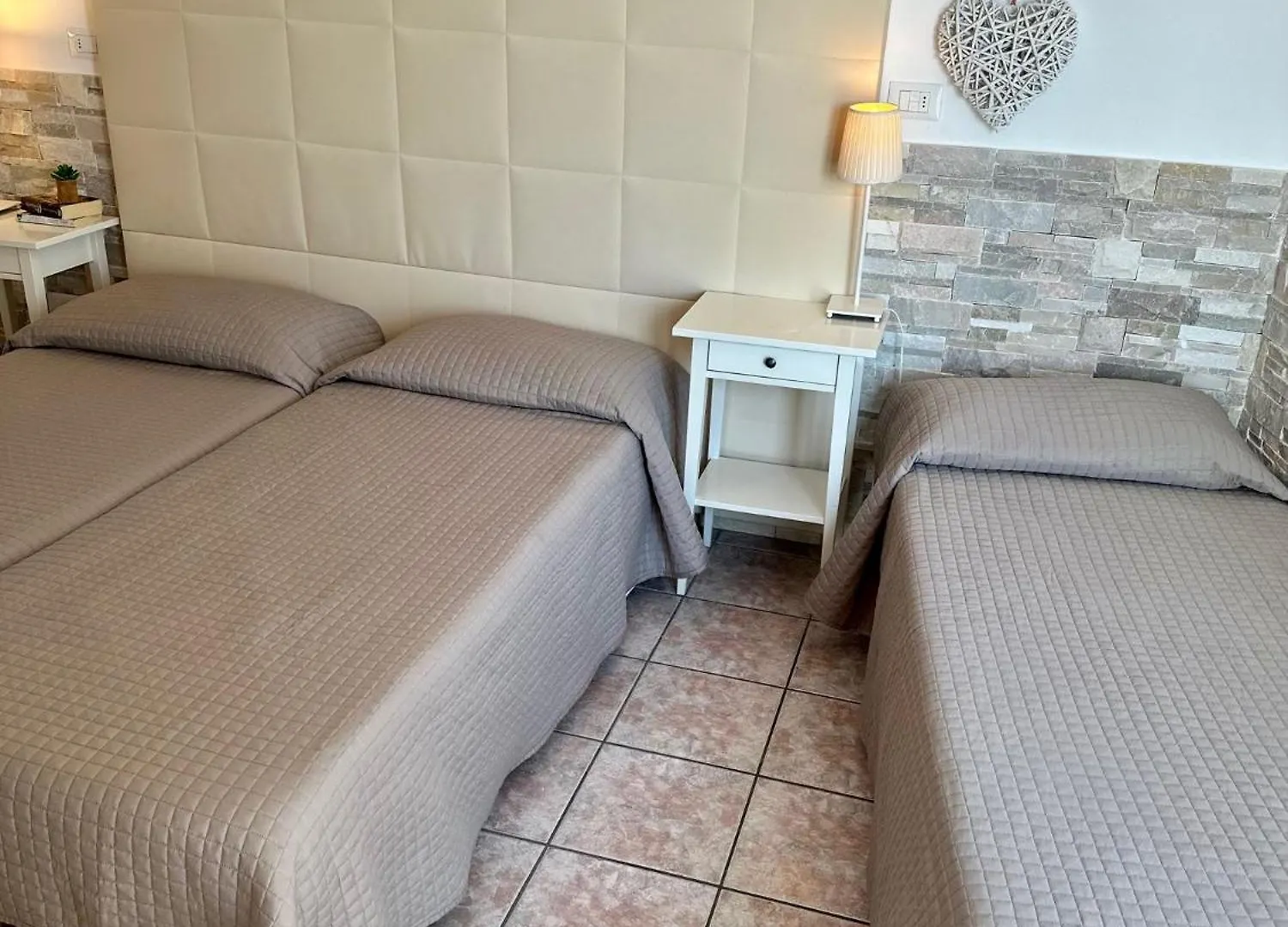 Hotel Nizza Frontemare Superior 3 Stelle ليدو دي يسولو 3*,  إيطاليا