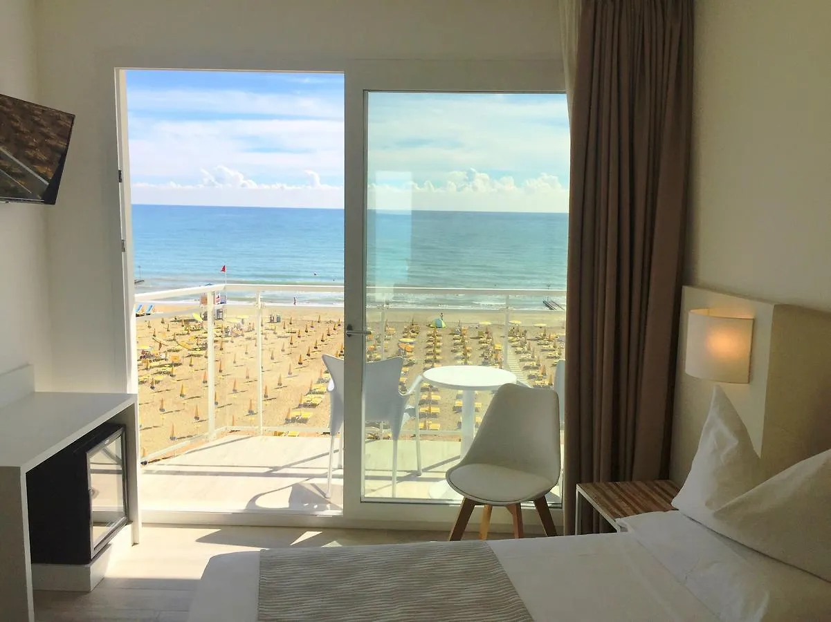 Hotel Nizza Frontemare Superior 3 Stelle ليدو دي يسولو